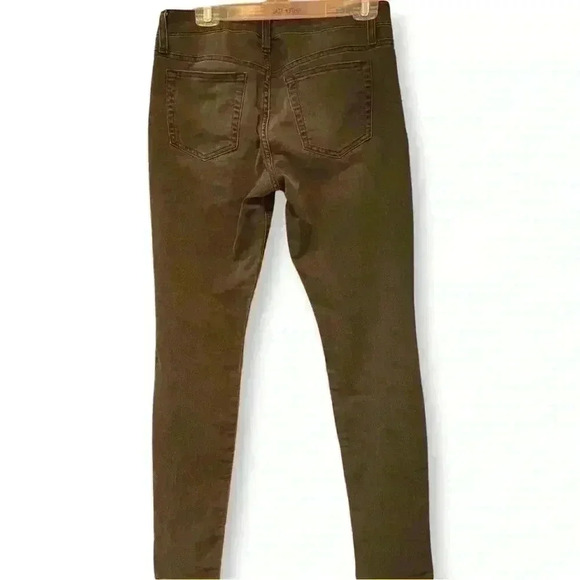 Gray Joe's Skinny Jean in a Size 29 - Picture 3 of 9